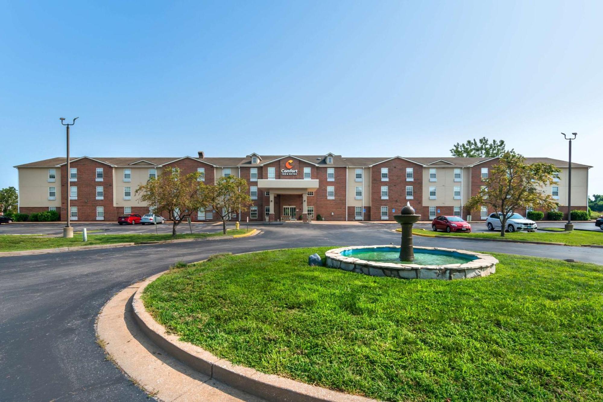 Comfort Inn & Suites St Louis - Chesterfield Exterior photo